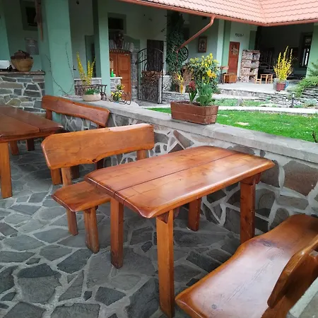 Pivnica A Pri Studni Guest house