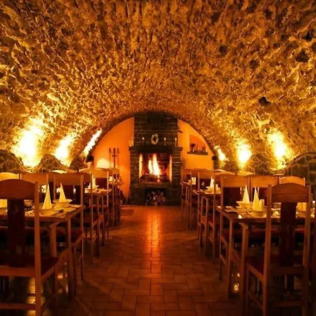 Pivnica A Pri Studni דטבה