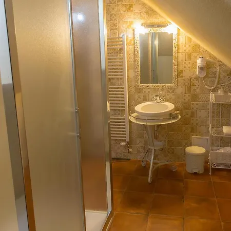 Pivnica A Pri Studni בית הארחה