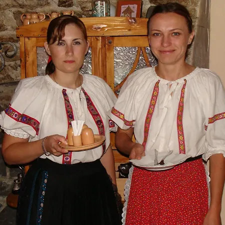 Pivnica A Pri Studni * דטבה