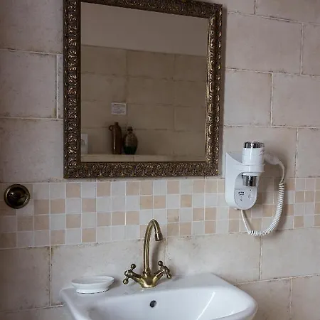 Pivnica A Pri Studni בית הארחה *